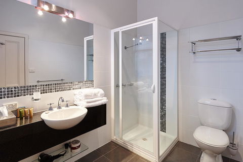 Auldington Hotel - VIC Tourism 7