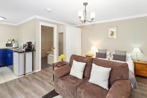 Oyster Cove Chalet - VIC Tourism 5