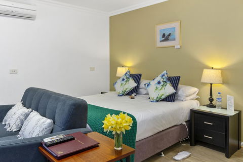 Oyster Cove Chalet - VIC Tourism 4