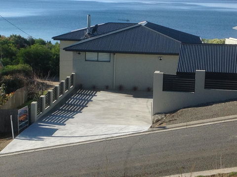 Swansea Beach House Oceanfront - VIC Tourism 3
