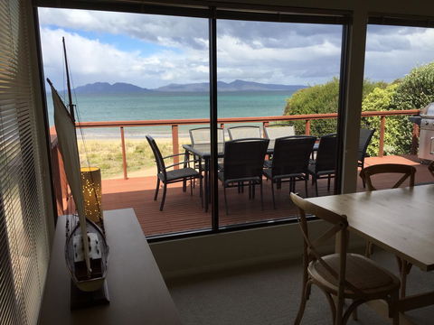 Swansea Beach House Oceanfront - VIC Tourism 8