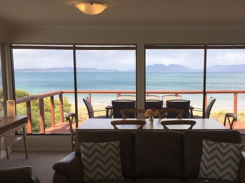 Swansea Beach House Oceanfront - VIC Tourism 15