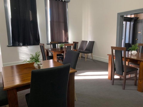 New Cornwall Hotel - VIC Tourism 2