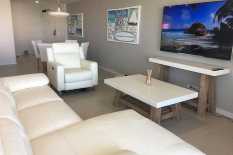 NEW UPMARKET COMFORTABLE 2 Bed, 2 Bath, OCEAN VIEWS, 250m To BUDDINA BEACH! - VIC Tourism 3