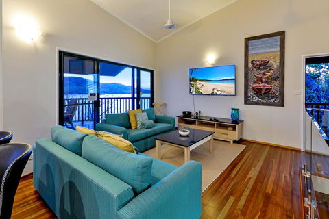 NEWLY BEAUTFULLY RENOVATED 16 The Casuarina - 3 Bedroom House With 180 Degree Ocean Views - VIC Tourism 3