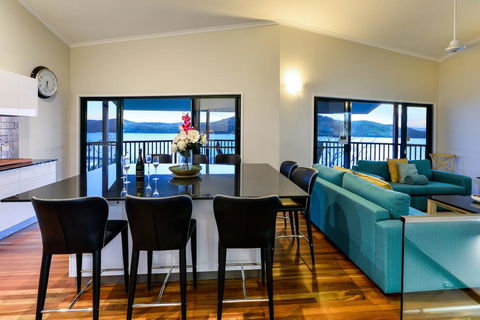 NEWLY BEAUTFULLY RENOVATED 16 The Casuarina - 3 Bedroom House With 180 Degree Ocean Views - VIC Tourism 1