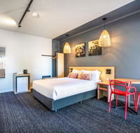 Nightcap at Gateway Hotel - VIC Tourism