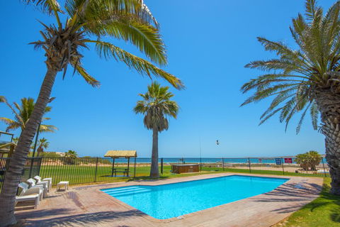 Ningaloo Reef Resort - VIC Tourism 0