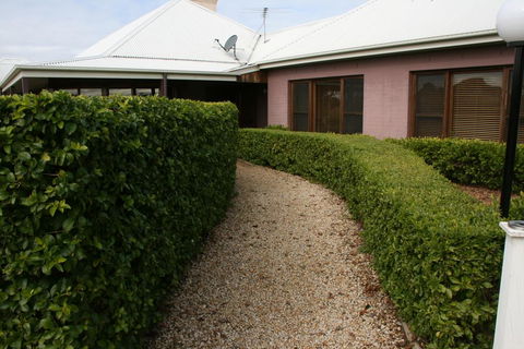 Nirvana Vista Estate - VIC Tourism 3