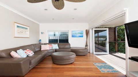 No. 1 Fingal Bay Beach House - The Little Abode - VIC Tourism 2