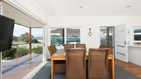 No. 1 Fingal Bay Beach House - The Little Abode - VIC Tourism 1