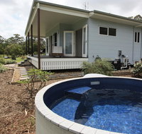 Noosa Hinterland Country Cottage 'Tru-Blu' - VIC Tourism