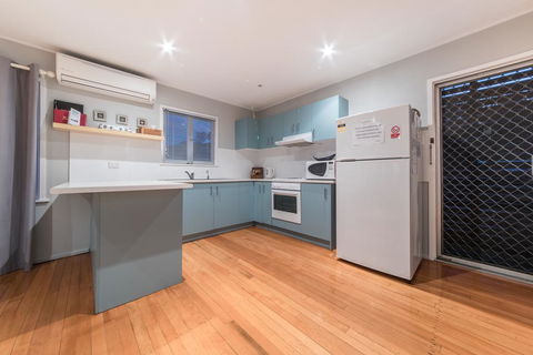 Norm's Beach House - Airlie Beach - VIC Tourism 1