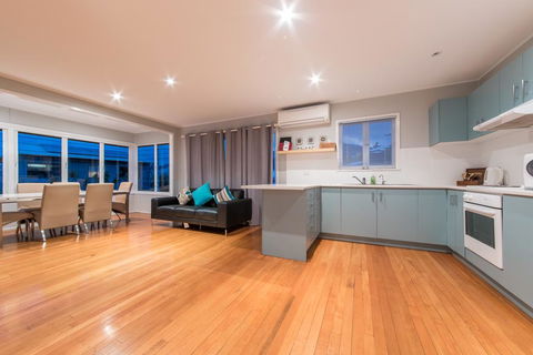 Norm's Beach House - Airlie Beach - VIC Tourism 2