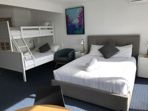 North Pier Hotel - VIC Tourism 3