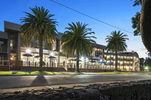 North Pier Hotel - VIC Tourism 0