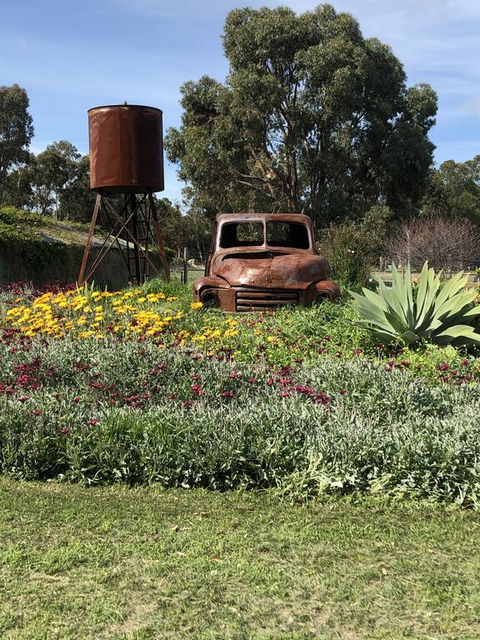 Nutcrackers Lodge - VIC Tourism 0