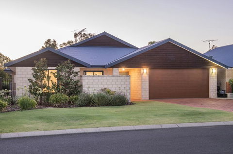 Nyes Nest - VIC Tourism 0