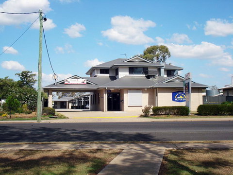 Oakey Motor Inn - VIC Tourism 0
