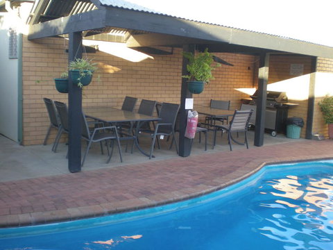 Oasis Motor Inn - VIC Tourism 0