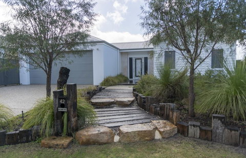 OCEAN & EARTH - VIC Tourism 0