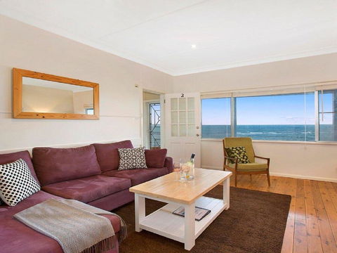 Ocean Blue Apartment Two - Oceanfront Apartment - VIC Tourism 0