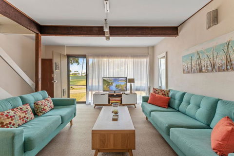 Ocean St Holiday Apartment - VIC Tourism 3
