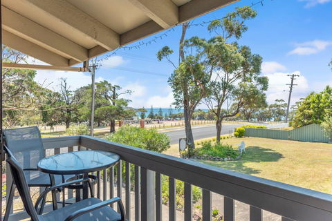 Ocean St Holiday Apartment - VIC Tourism 1