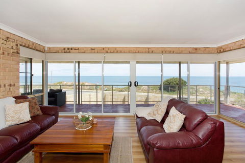Ocean View Beach House - VIC Tourism 0