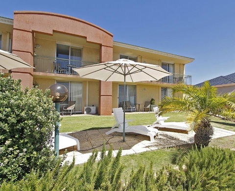 Ocean View Motel - VIC Tourism 1