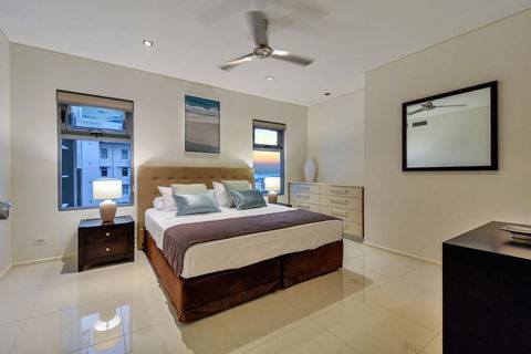 Oceana Darwin Central Oceanfront 3 Bedroom 2 Lounge Room Pool Gym Tennis Court Sleeps 9 - VIC Tourism 1