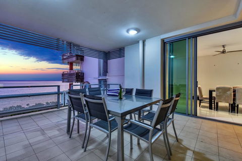 Oceana Darwin Central Oceanfront 3 Bedroom 2 Lounge Room Pool Gym Tennis Court Sleeps 9 - VIC Tourism 2