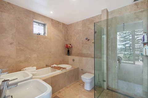 Oceanfront Penthouse, Stylish And Luxurious. - VIC Tourism 1