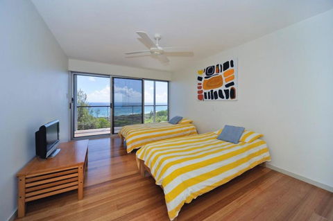 Oceanside 3 Bedrooms - VIC Tourism 1