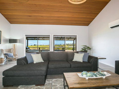 Ohana Oasis - Front Row To Reserve, Beach And Ocean - VIC Tourism 3