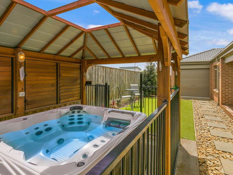 Ohana On The Island - VIC Tourism 0
