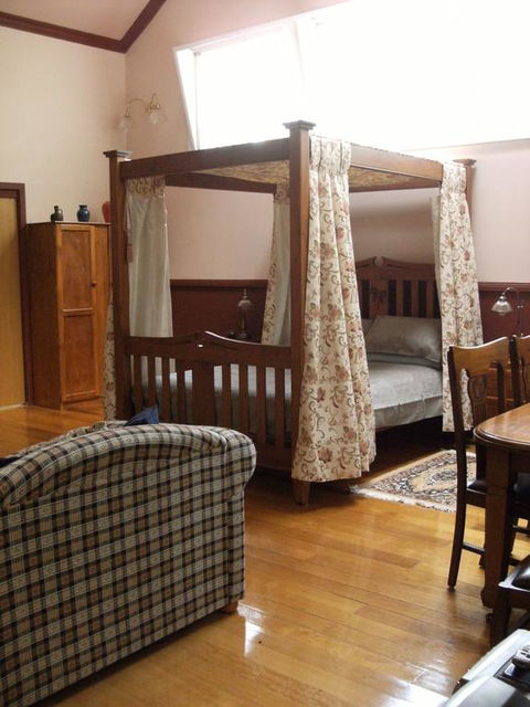 Old School B & B - VIC Tourism 3