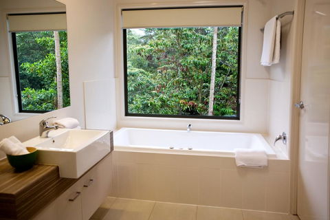 On Obi Maleny - VIC Tourism 0