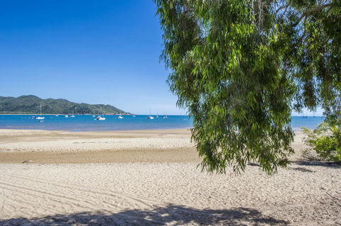 On The Beach - VIC Tourism 0