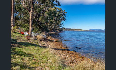 On The Huon River - VIC Tourism 1