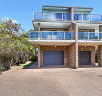One Street from Main Beach - VIC Tourism