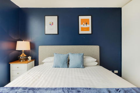 One-Bed Apartment With Balcony And Luna Park Views - VIC Tourism 2