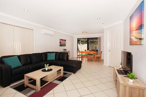 Oomoo 27b - 4 BDRM Townhouse - Close To Beaches - VIC Tourism 2