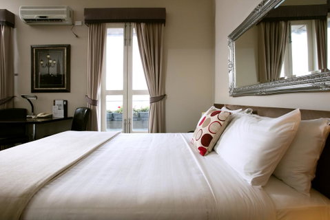Oscars Hotel And Cafe Bar - VIC Tourism 3