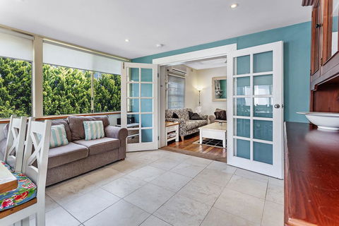 Oscars Pet Friendly Beach House, 14 Tomaree Road - VIC Tourism 3