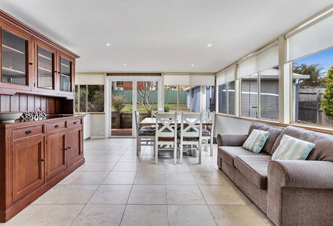 Oscars Pet Friendly Beach House, 14 Tomaree Road - VIC Tourism 2