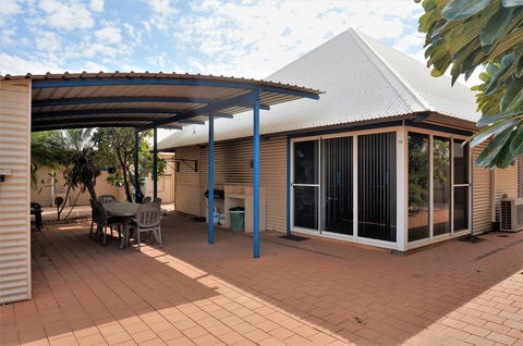 Osprey Holiday Village Unit 115 - Idyllic 3 Bedroom Holiday Villa With A Pool In The Complex - VIC Tourism 1