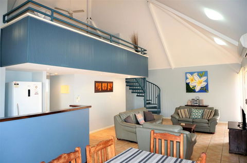Osprey Holiday Village Unit 115 - Idyllic 3 Bedroom Holiday Villa With A Pool In The Complex - VIC Tourism 0