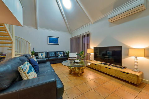 Osprey Holiday Village Unit 117 - Exquisite 3 Bedroom Holiday Villa With A Pool In The Complex - VIC Tourism 2