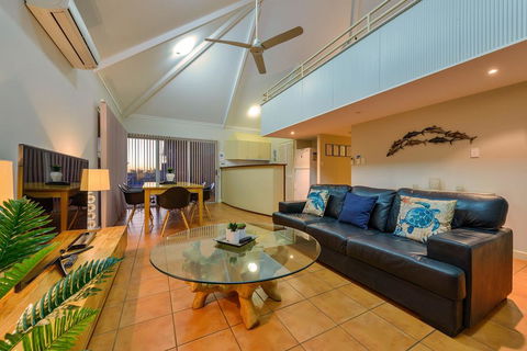 Osprey Holiday Village Unit 117 - Exquisite 3 Bedroom Holiday Villa With A Pool In The Complex - VIC Tourism 0